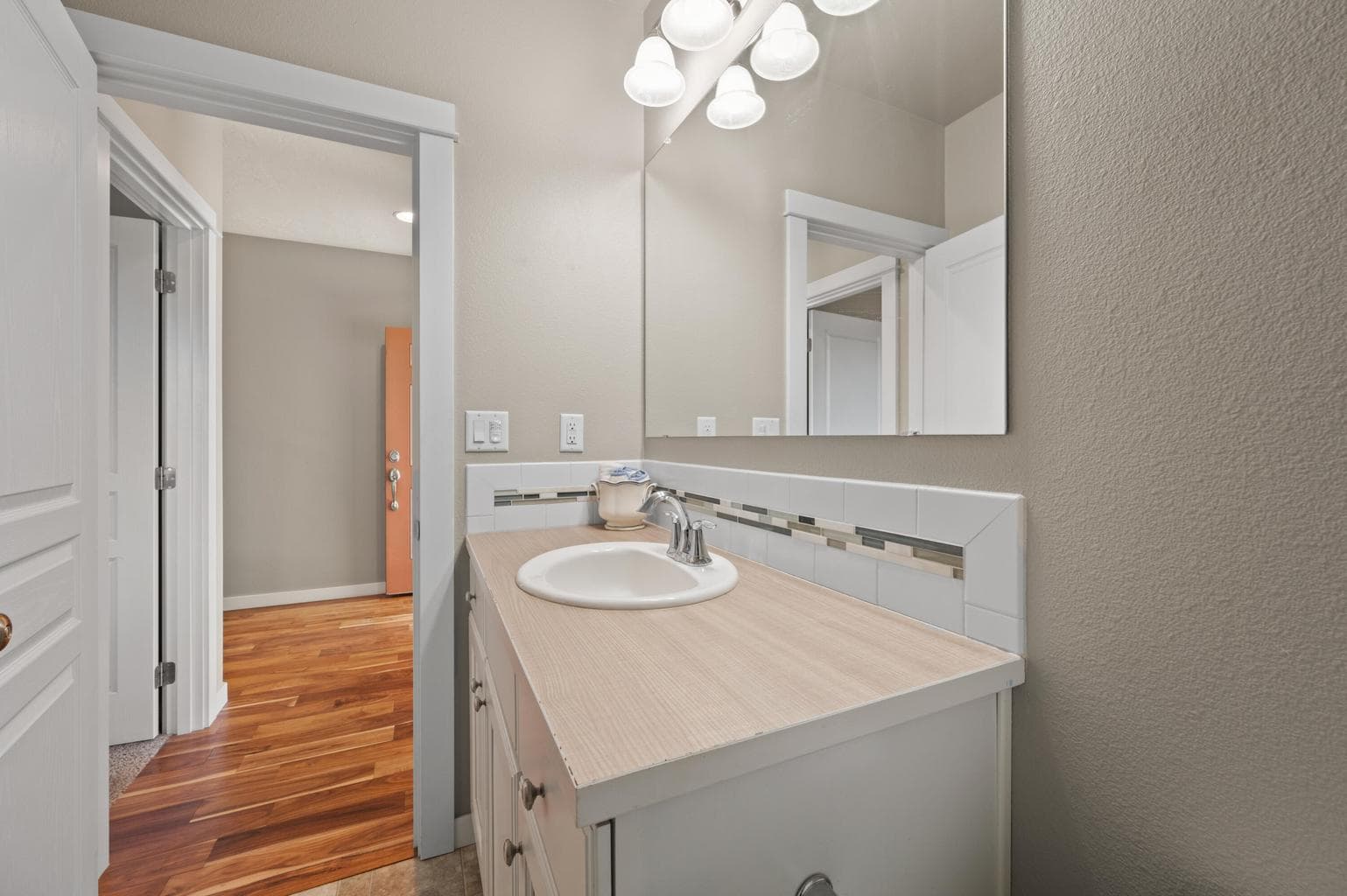 Photo of 4677 SW Volcano Avenue 8 of 35