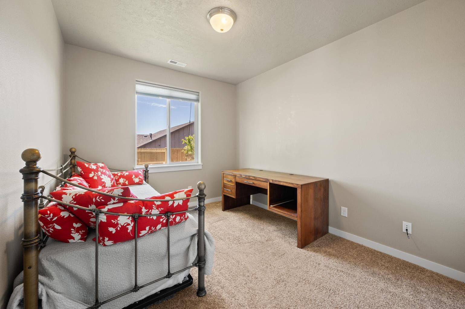 Photo of 4677 SW Volcano Avenue 9 of 35
