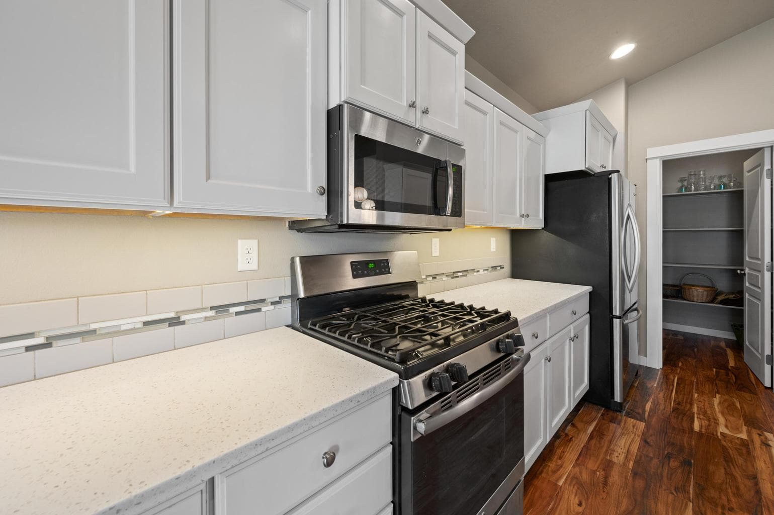 Photo of 4677 SW Volcano Avenue 15 of 35