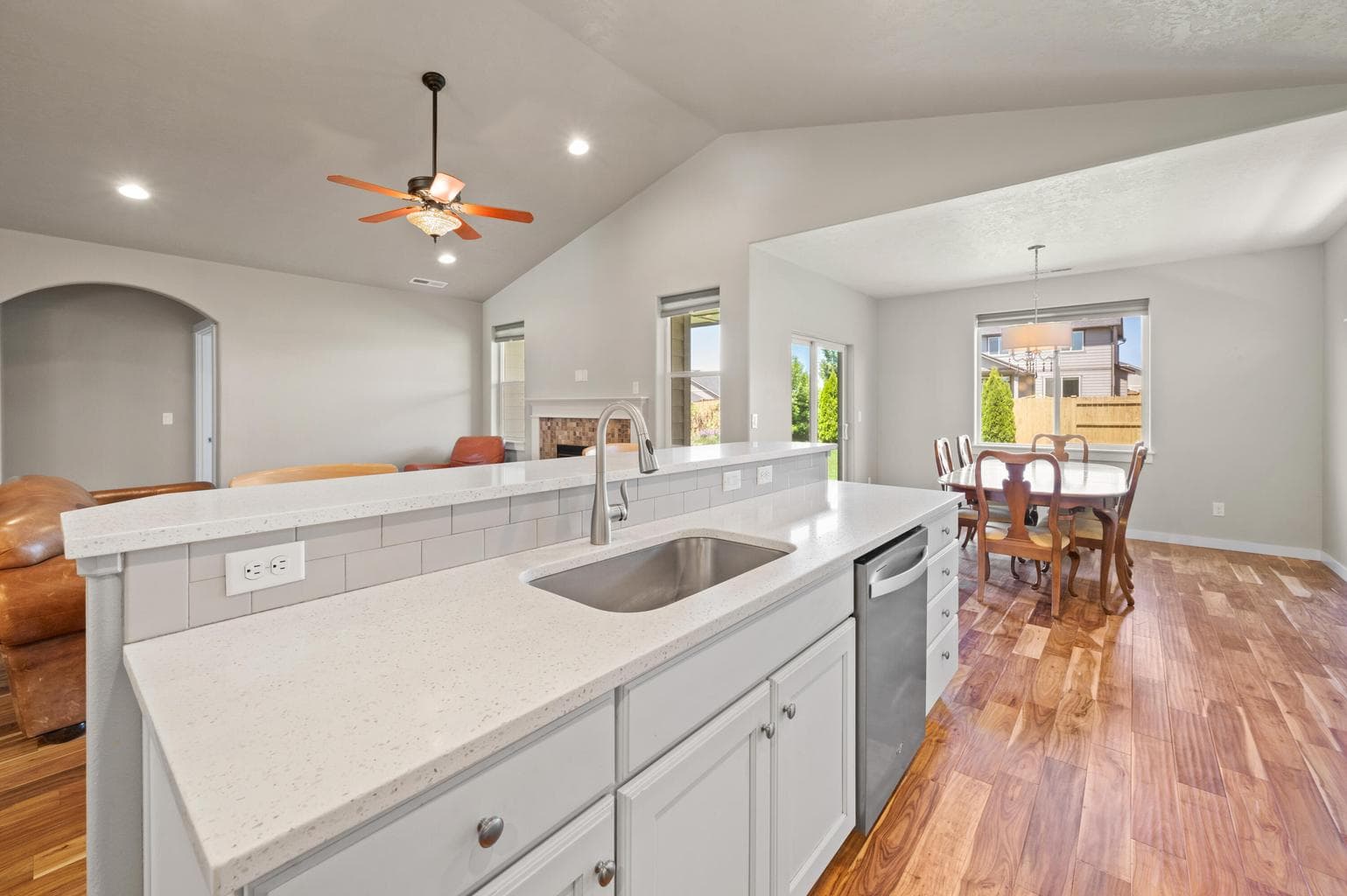 Photo of 4677 SW Volcano Avenue 16 of 35