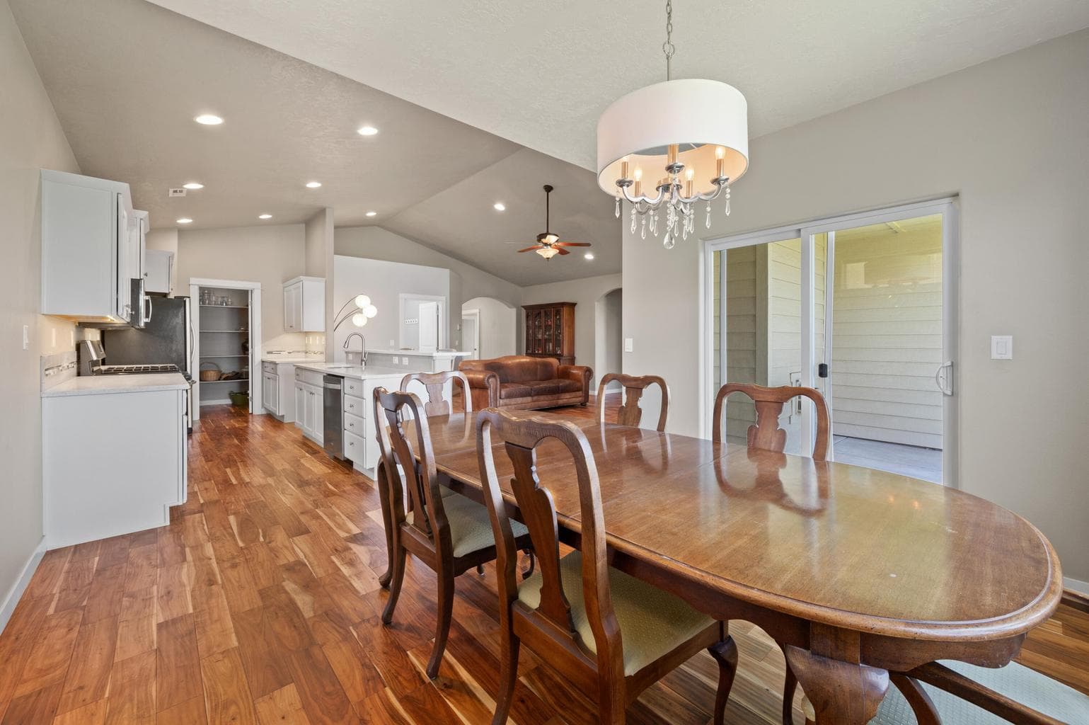 Photo of 4677 SW Volcano Avenue 19 of 35