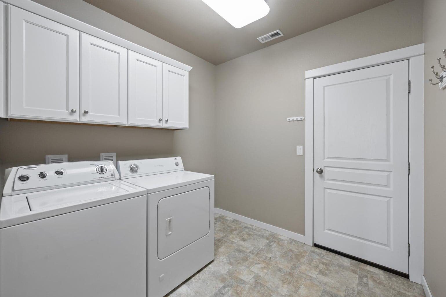 Photo of 4677 SW Volcano Avenue 20 of 35
