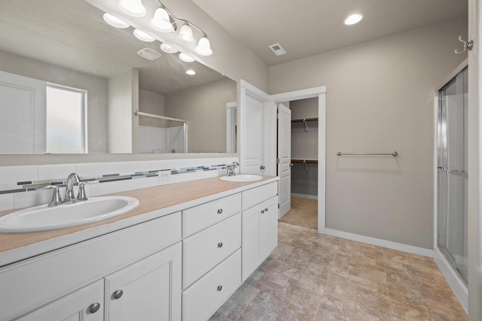 Photo of 4677 SW Volcano Avenue 23 of 35