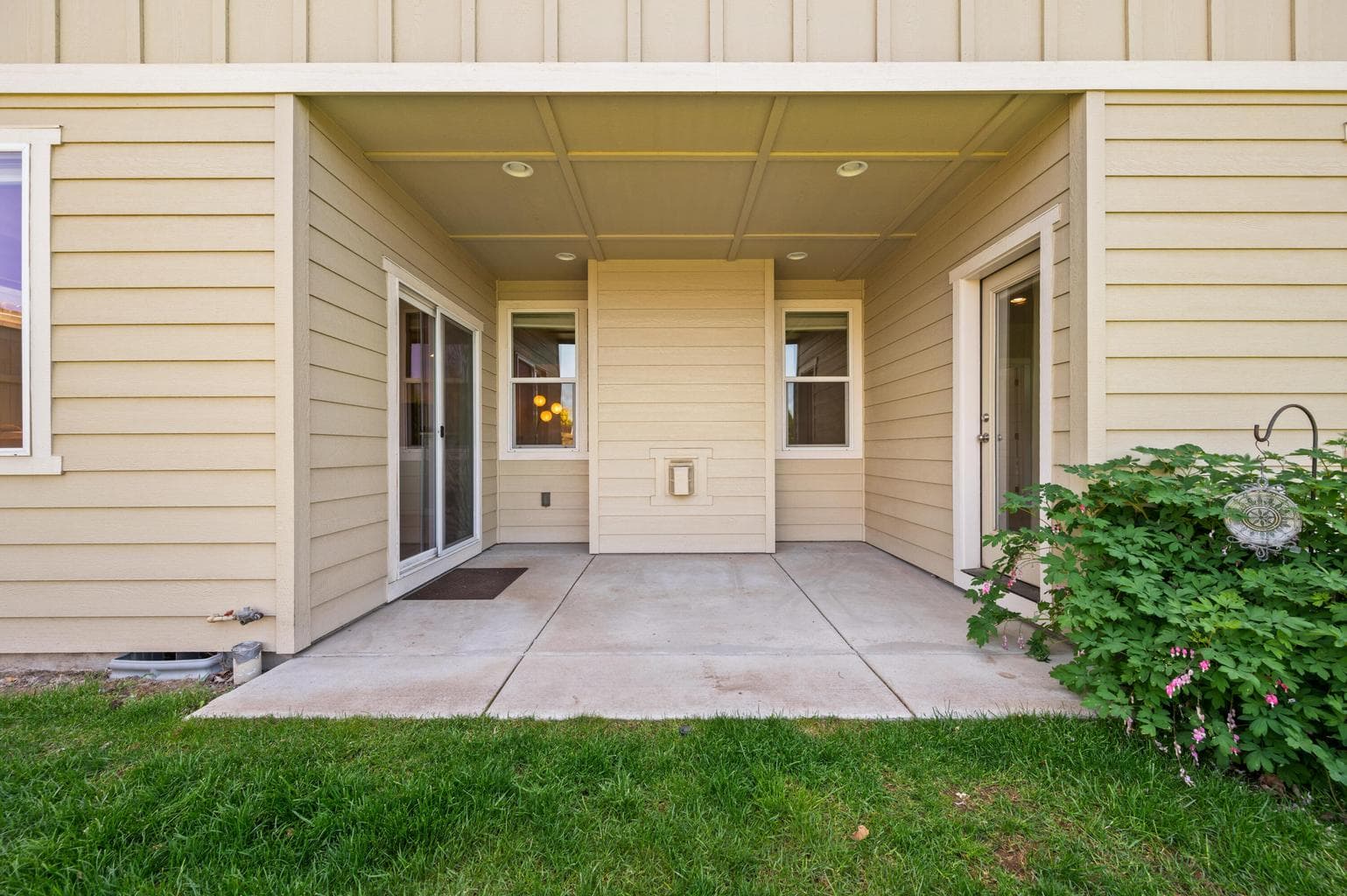 Photo of 4677 SW Volcano Avenue 27 of 35