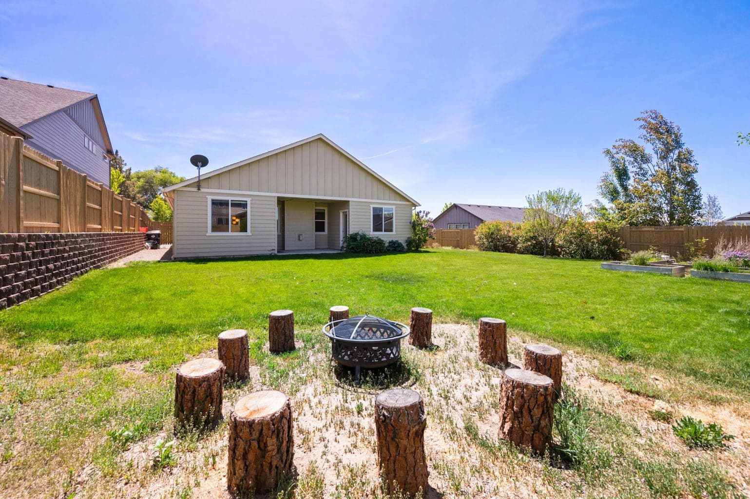 Photo of 4677 SW Volcano Avenue 32 of 35