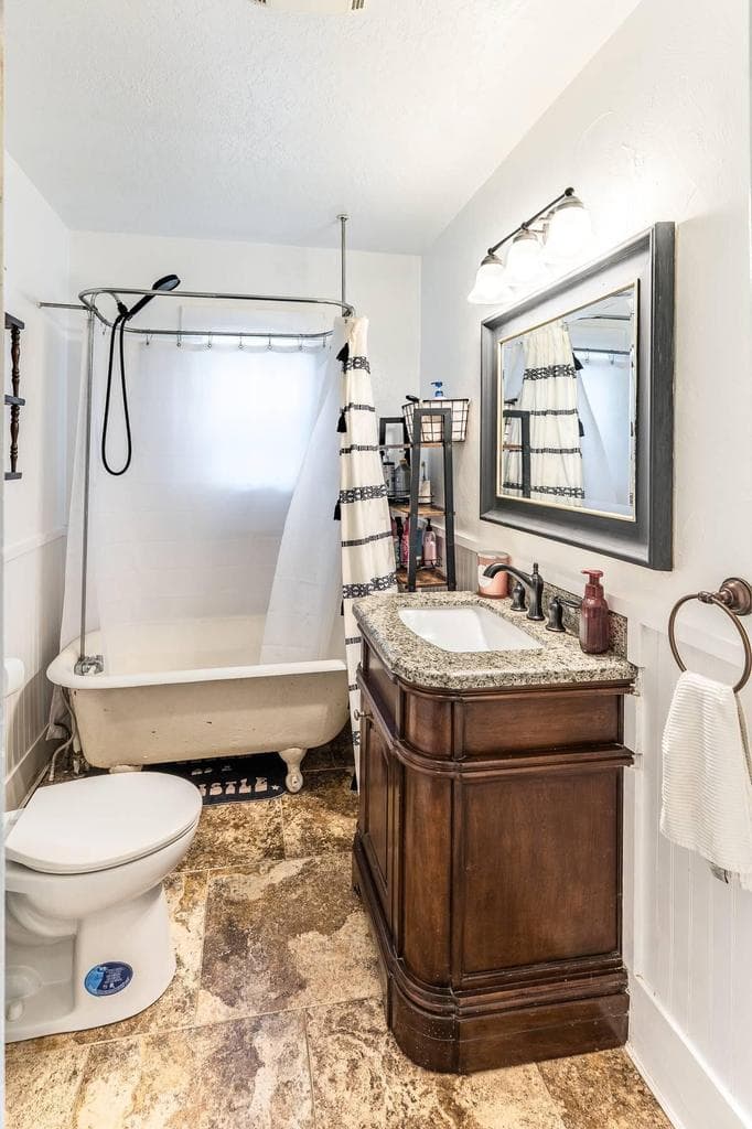 Photo of 703 SW 7th Street 8 of 19