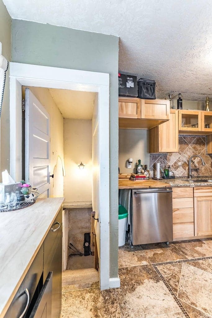 Photo of 703 SW 7th Street 14 of 19