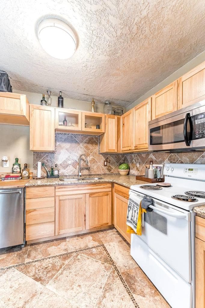 Photo of 703 SW 7th Street 13 of 19