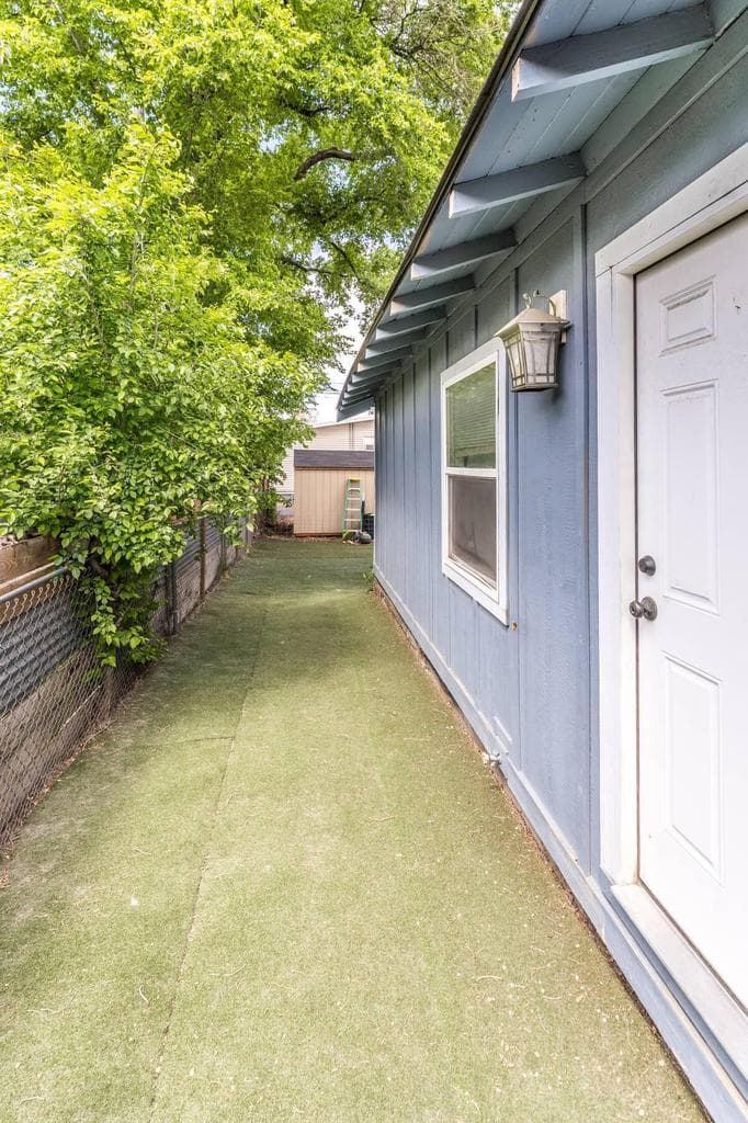 Photo of 703 SW 7th Street 17 of 19