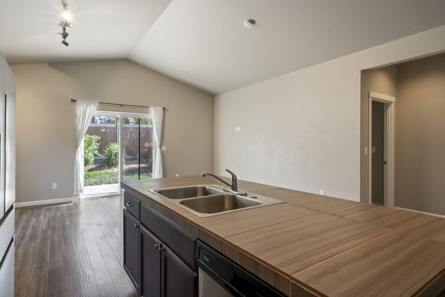 Photo of 656 SE Reed Market Road 10 of 32