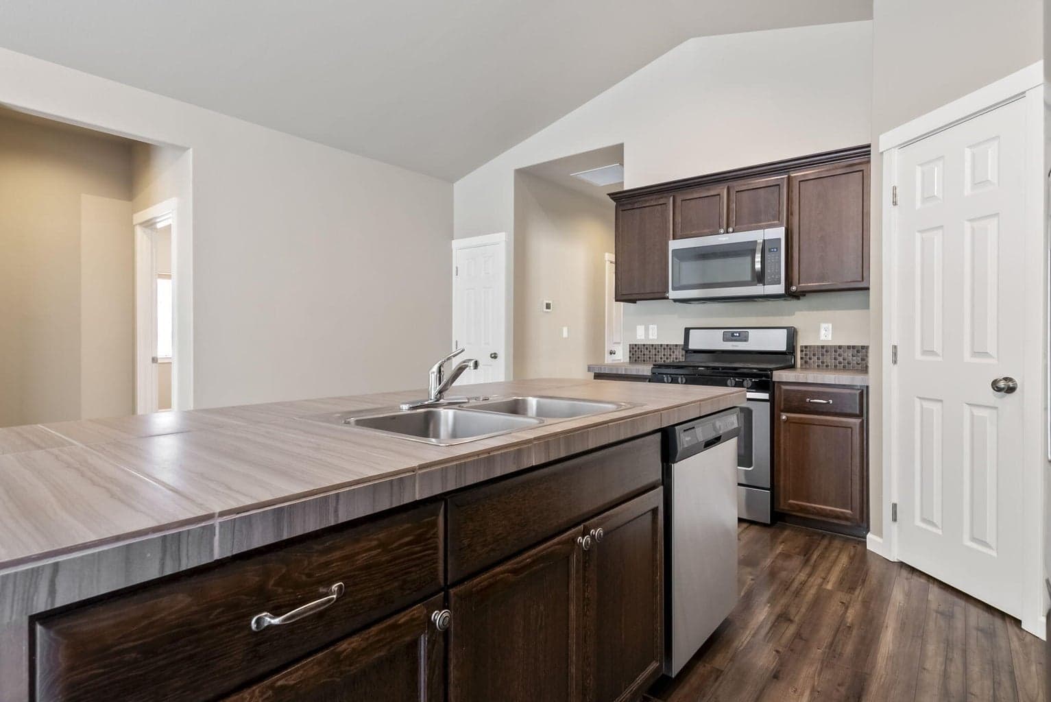 Photo of 656 Reed Market 4 of 32