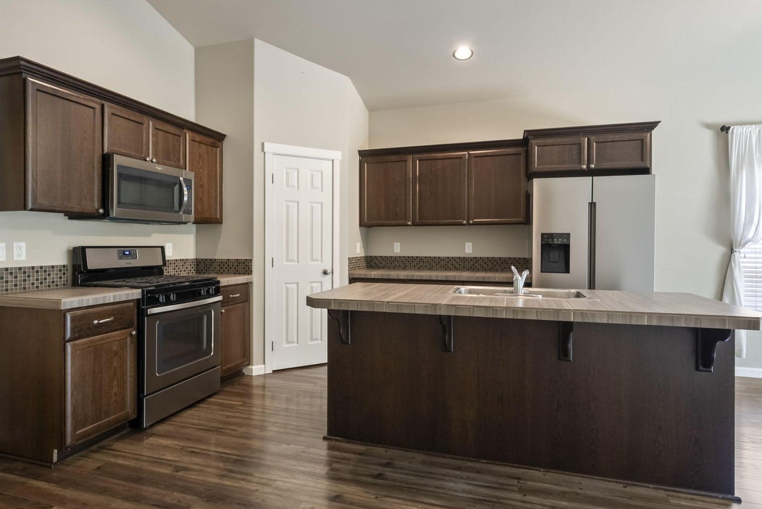 Photo of 656 Reed Market 3 of 32