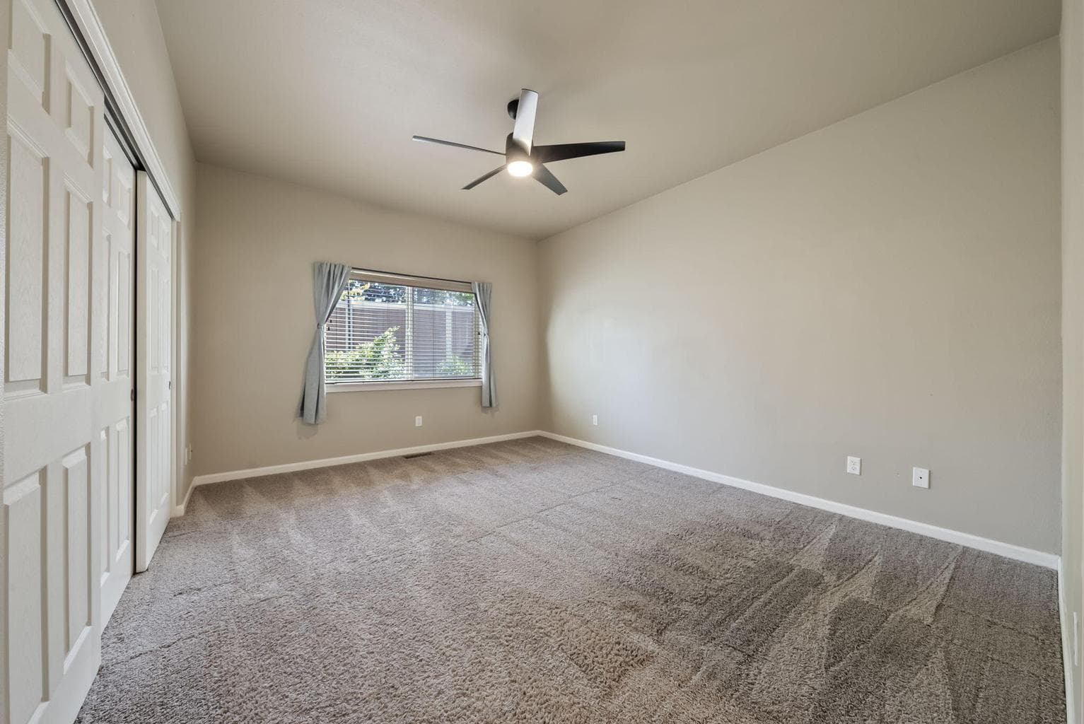 Photo of 656 SE Reed Market Road 14 of 32