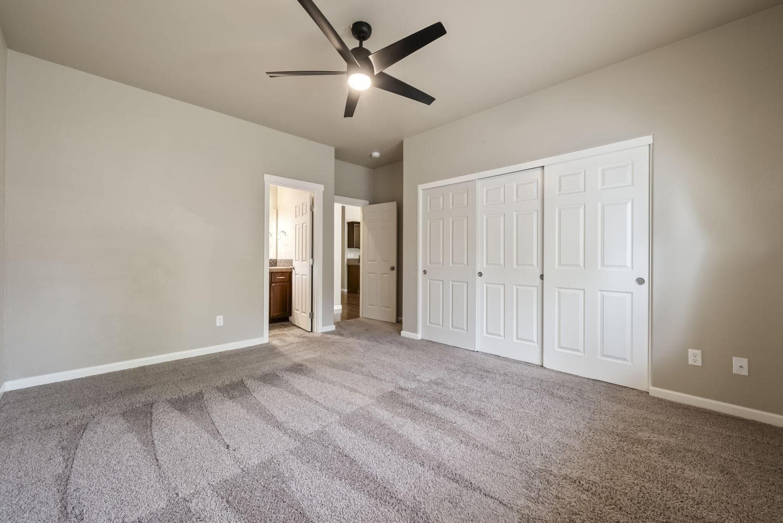 Photo of 656 SE Reed Market Road 16 of 32