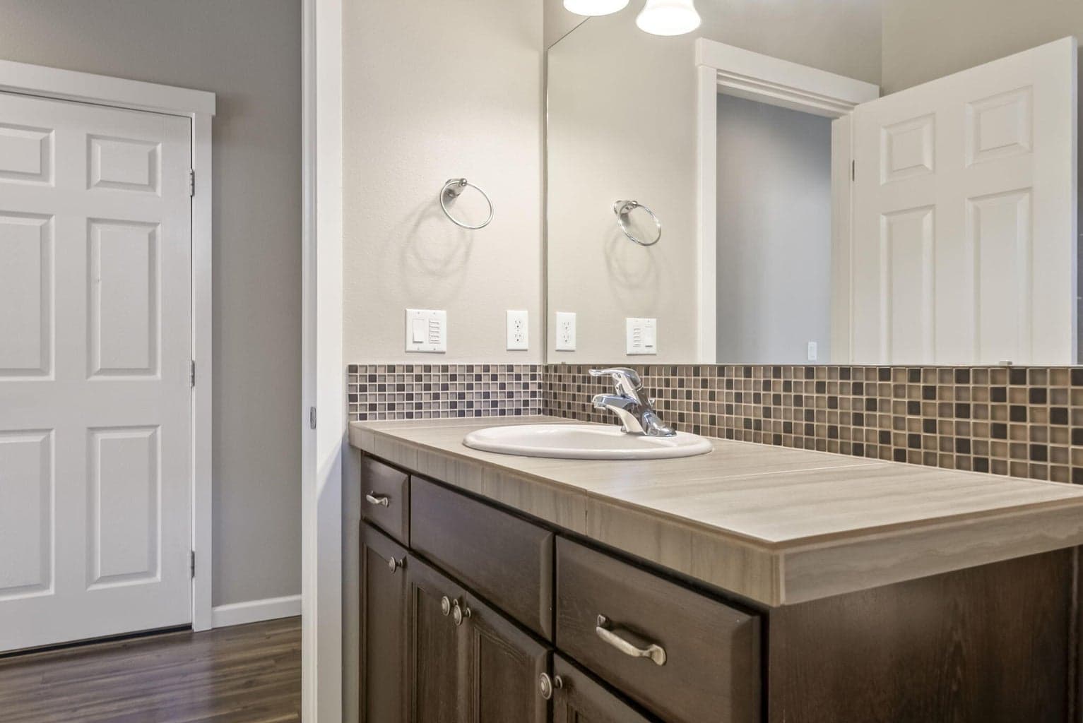 Photo of 656 SE Reed Market Road 24 of 32