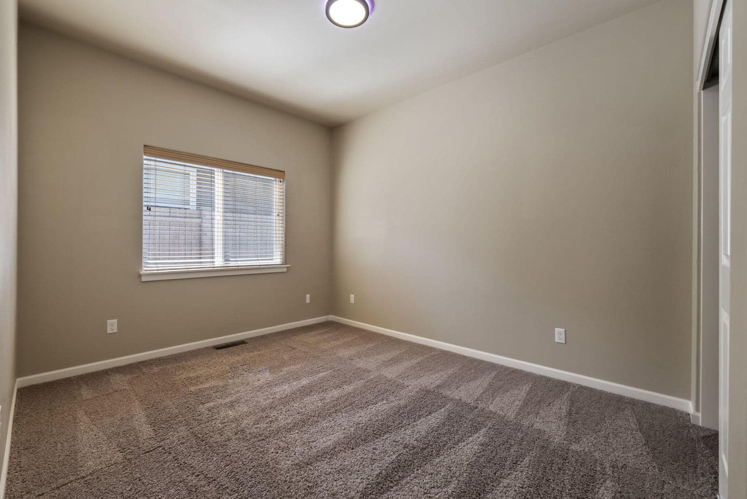 Photo of 656 SE Reed Market Road 19 of 32