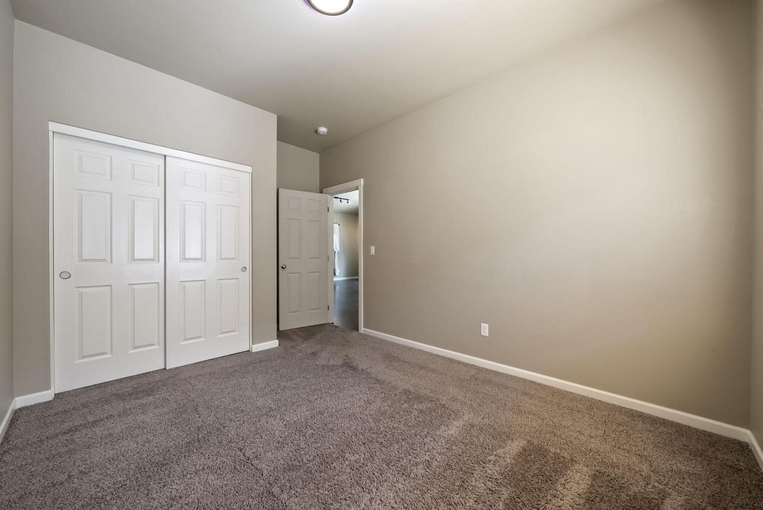 Photo of 656 SE Reed Market Road 25 of 32