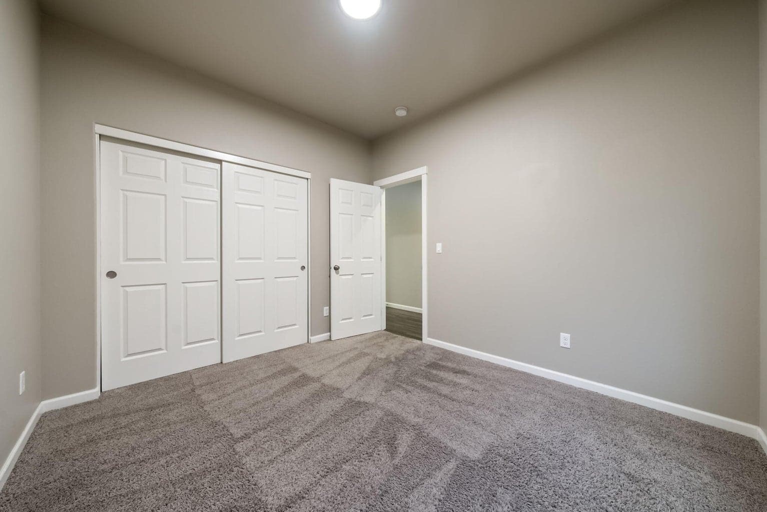 Photo of 656 SE Reed Market Road 26 of 32