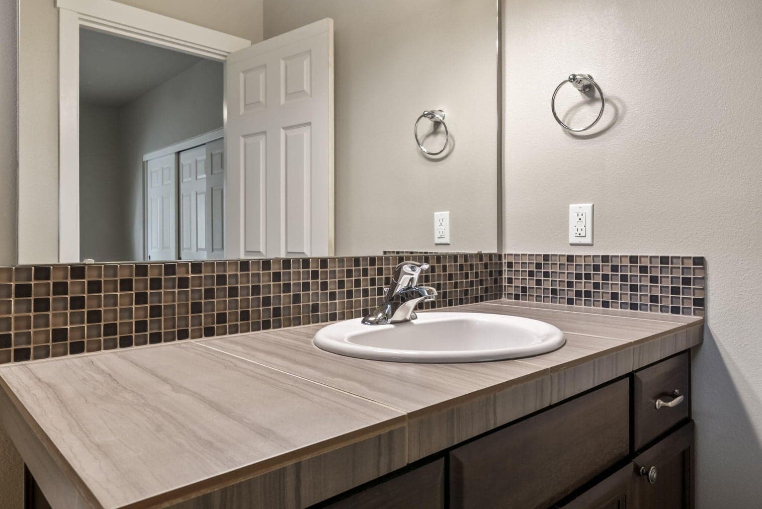 Photo of 656 SE Reed Market Road 18 of 32