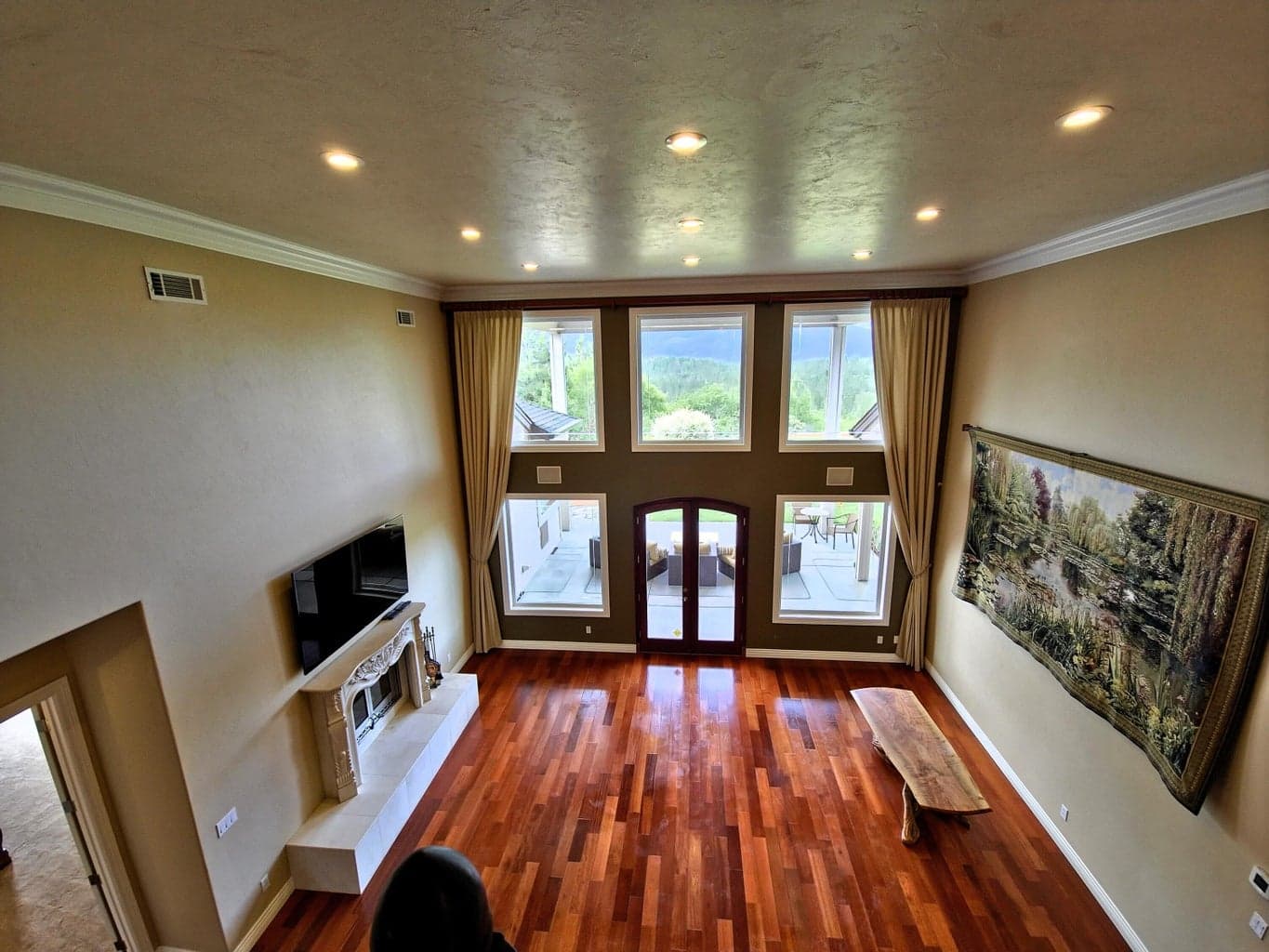 Bay windows, french doors to lanai