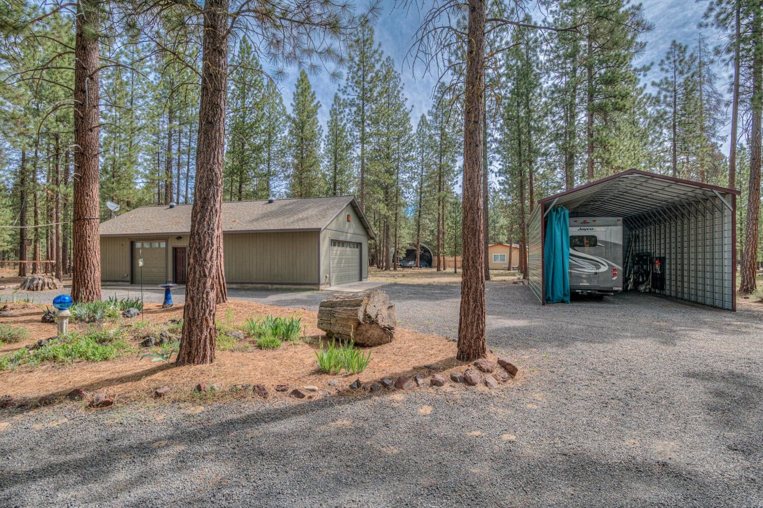 Photo of 15357 Ponderosa Loop 25 of 40