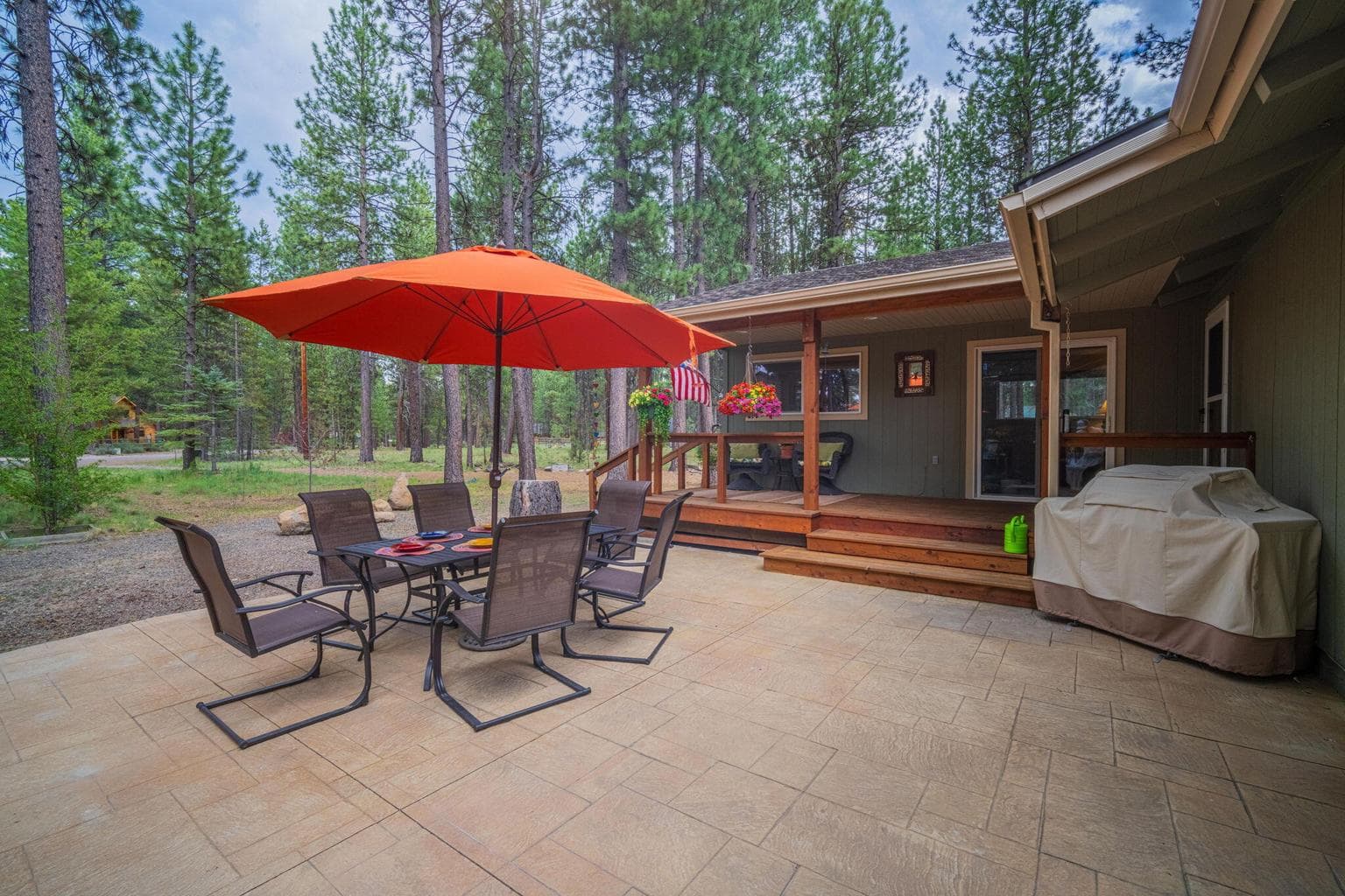 Perfect for dinner outdoors