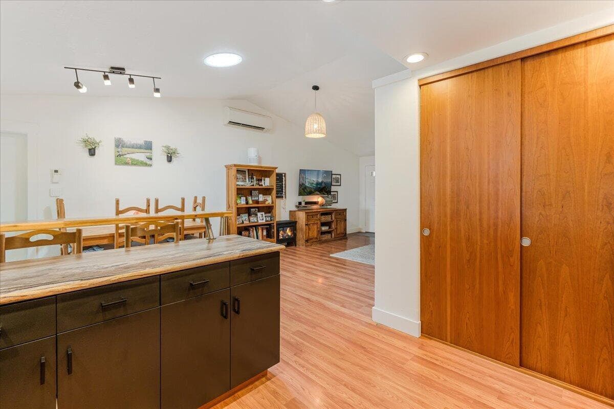 Photo of 3139 SW Reindeer Avenue 13 of 35