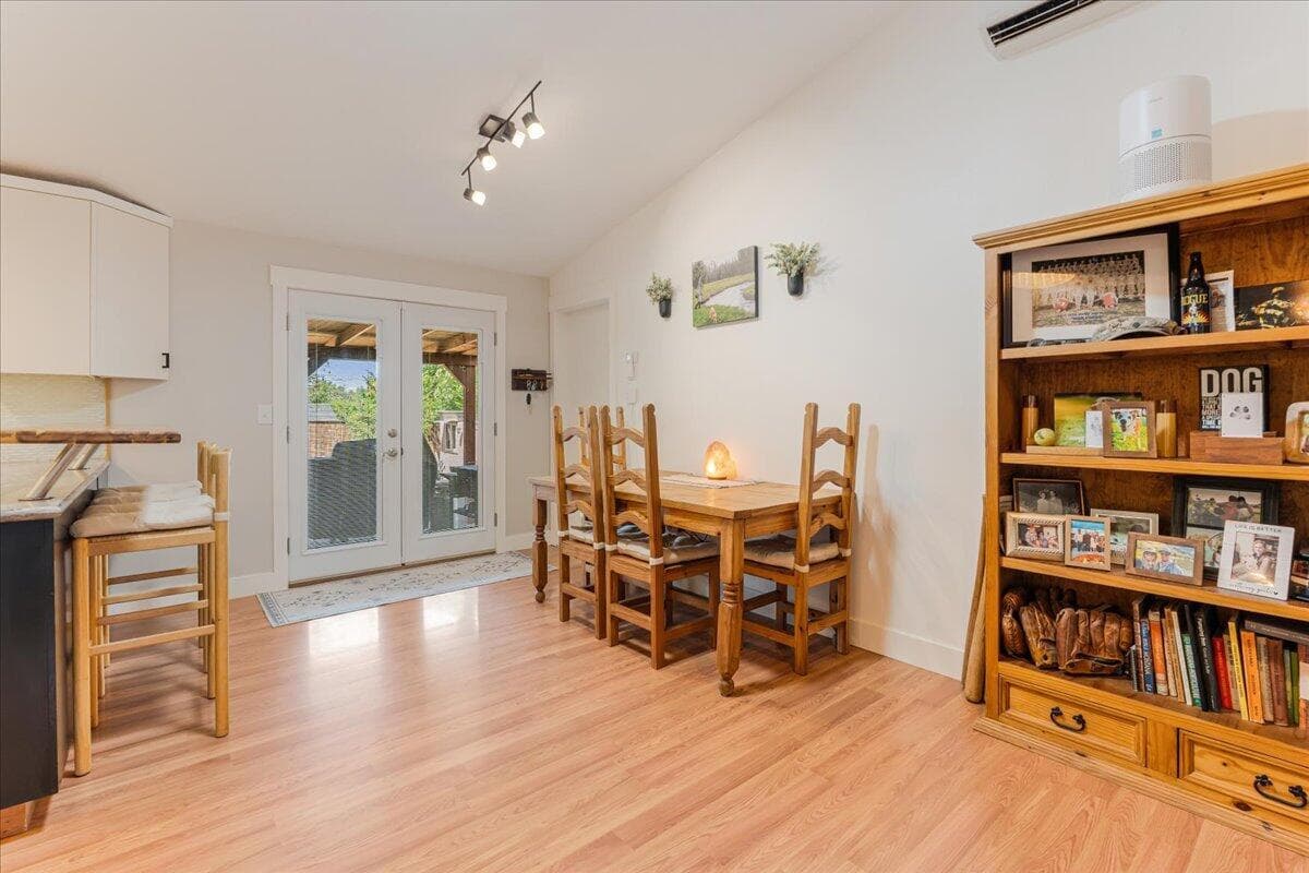 Photo of 3139 SW Reindeer Avenue 16 of 35