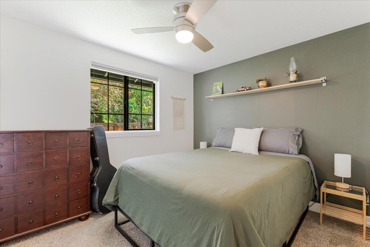 2nd bedroom