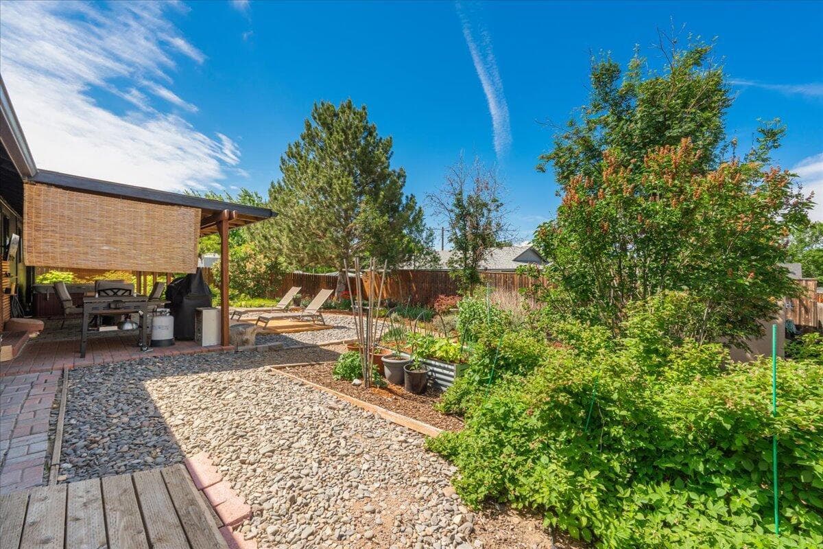Photo of 3139 SW Reindeer Avenue 25 of 35