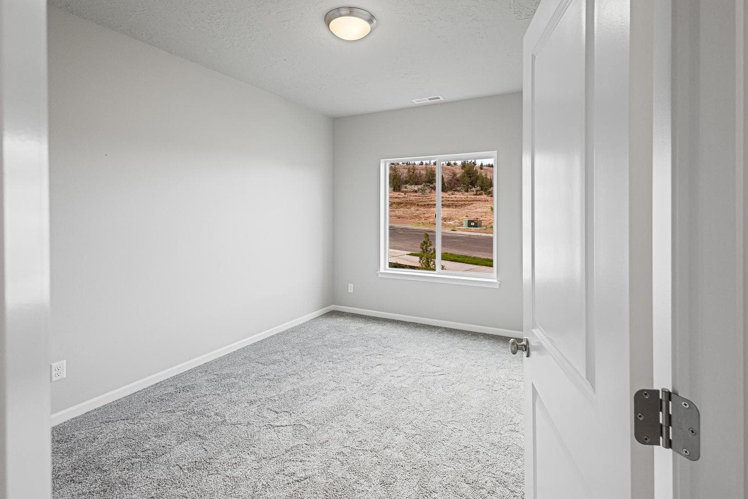 Photo of 563 SW H Street 14 of 23