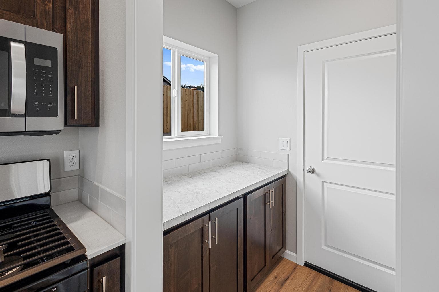 Photo of 563 SW H Street 16 of 23