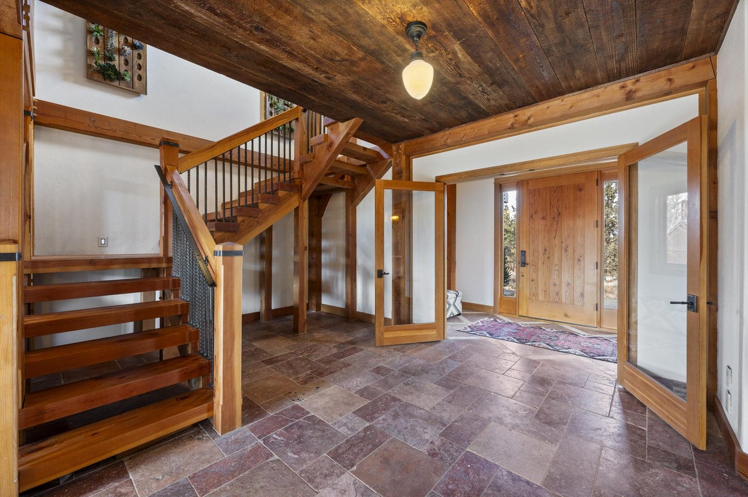 Photo of 67775 Cloverdale 4 of 43
