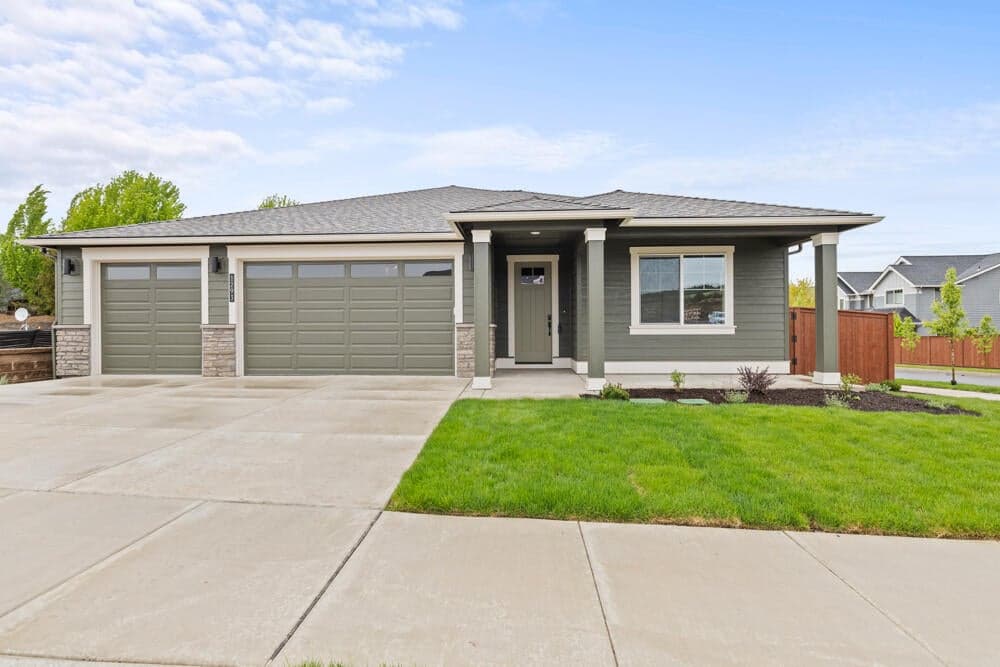 1293 NE Whistle Way (OP249) - Beautiful finishes, large corner lot with western facing greatroom & patio to enjoy colorful sunsets. This has peek-a-boo views of a large park area to the west on Hudspeth Cir.