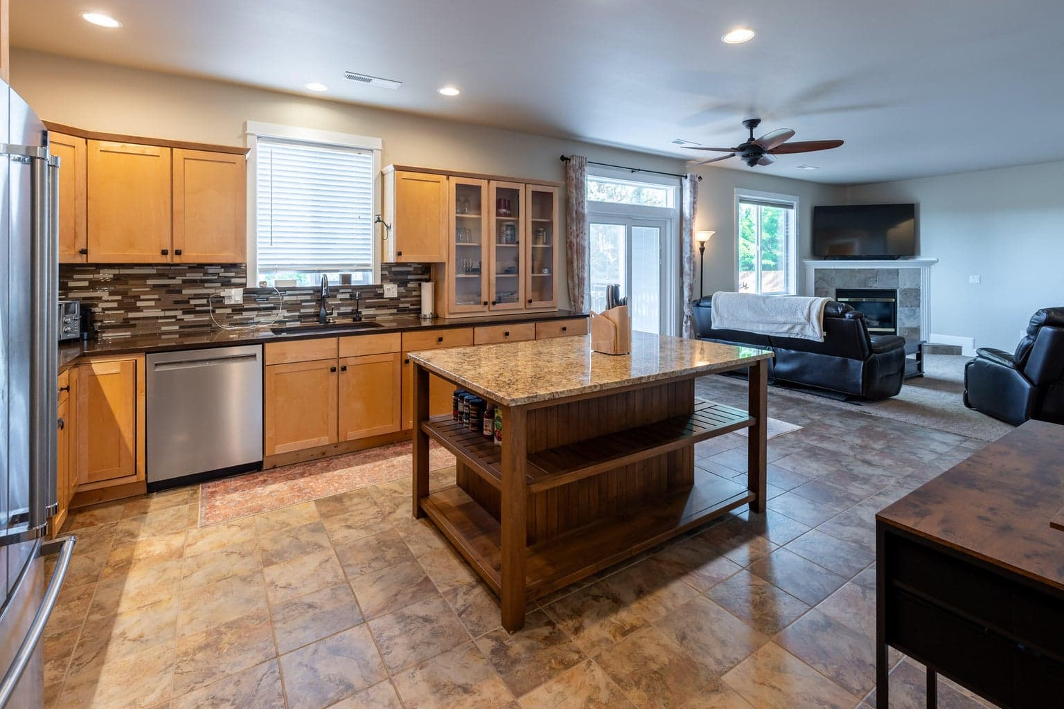 Photo of 1354 SW Rimrock Way 7 of 45