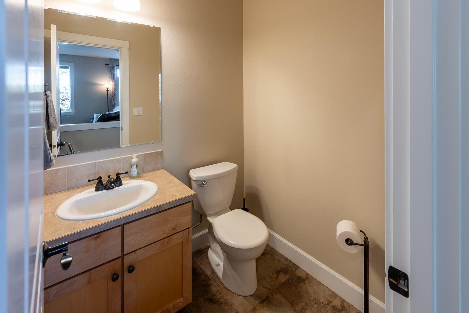 Photo of 1354 SW Rimrock Way 12 of 45