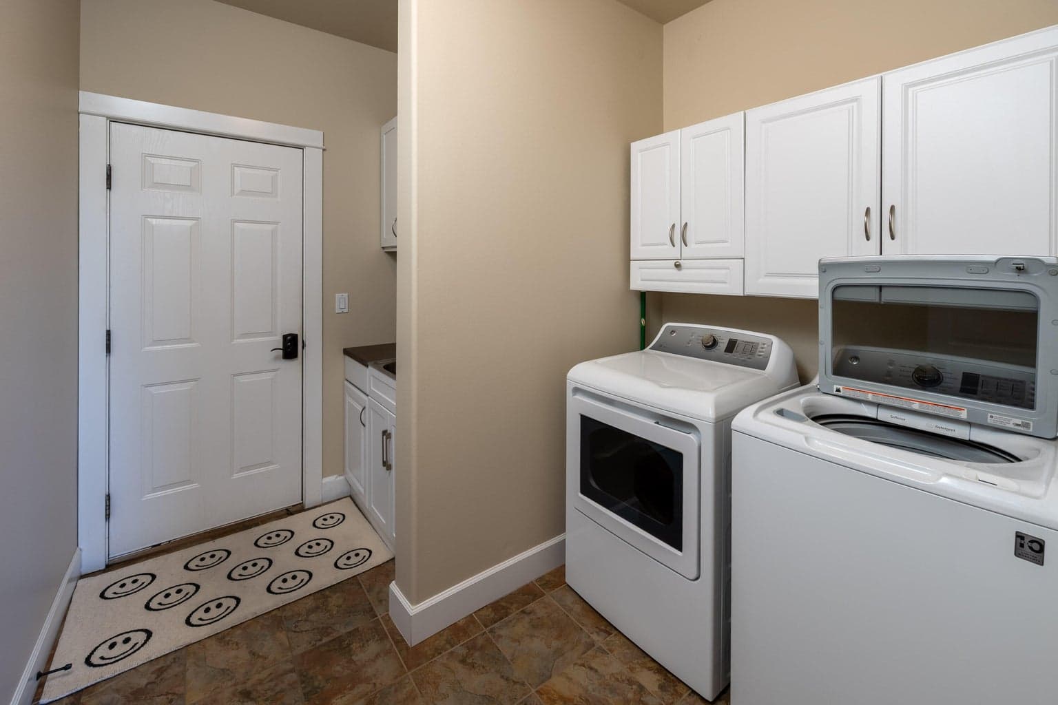 Photo of 1354 SW Rimrock Way 13 of 45
