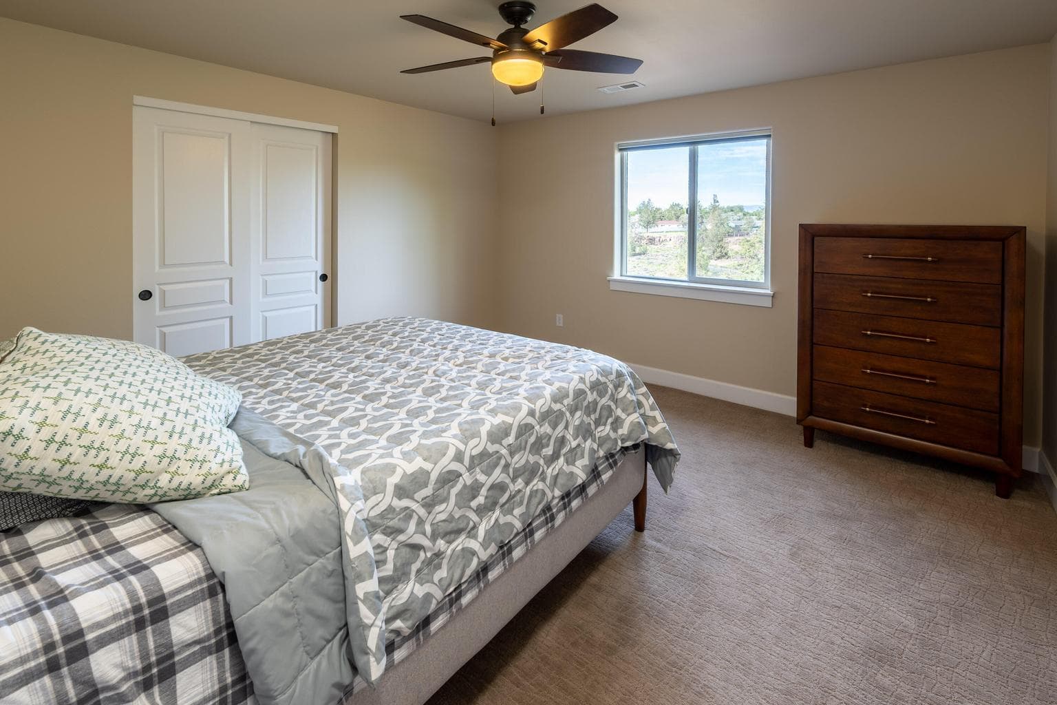 Photo of 1354 SW Rimrock Way 19 of 45