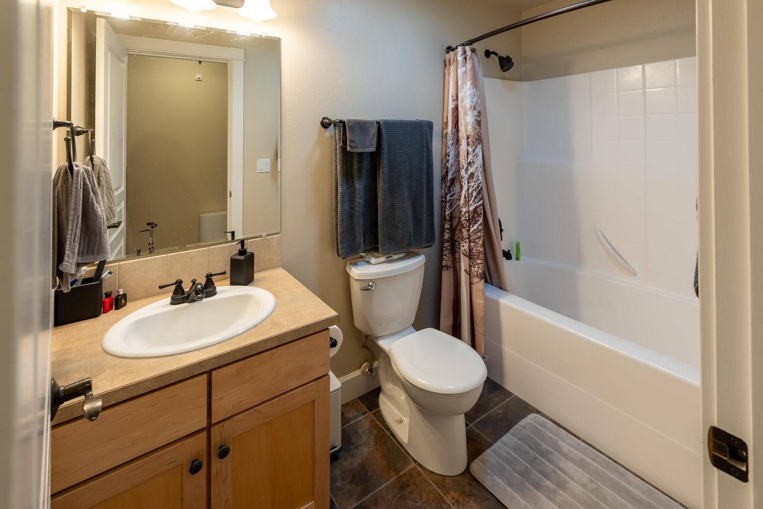Photo of 1354 SW Rimrock Way 20 of 45