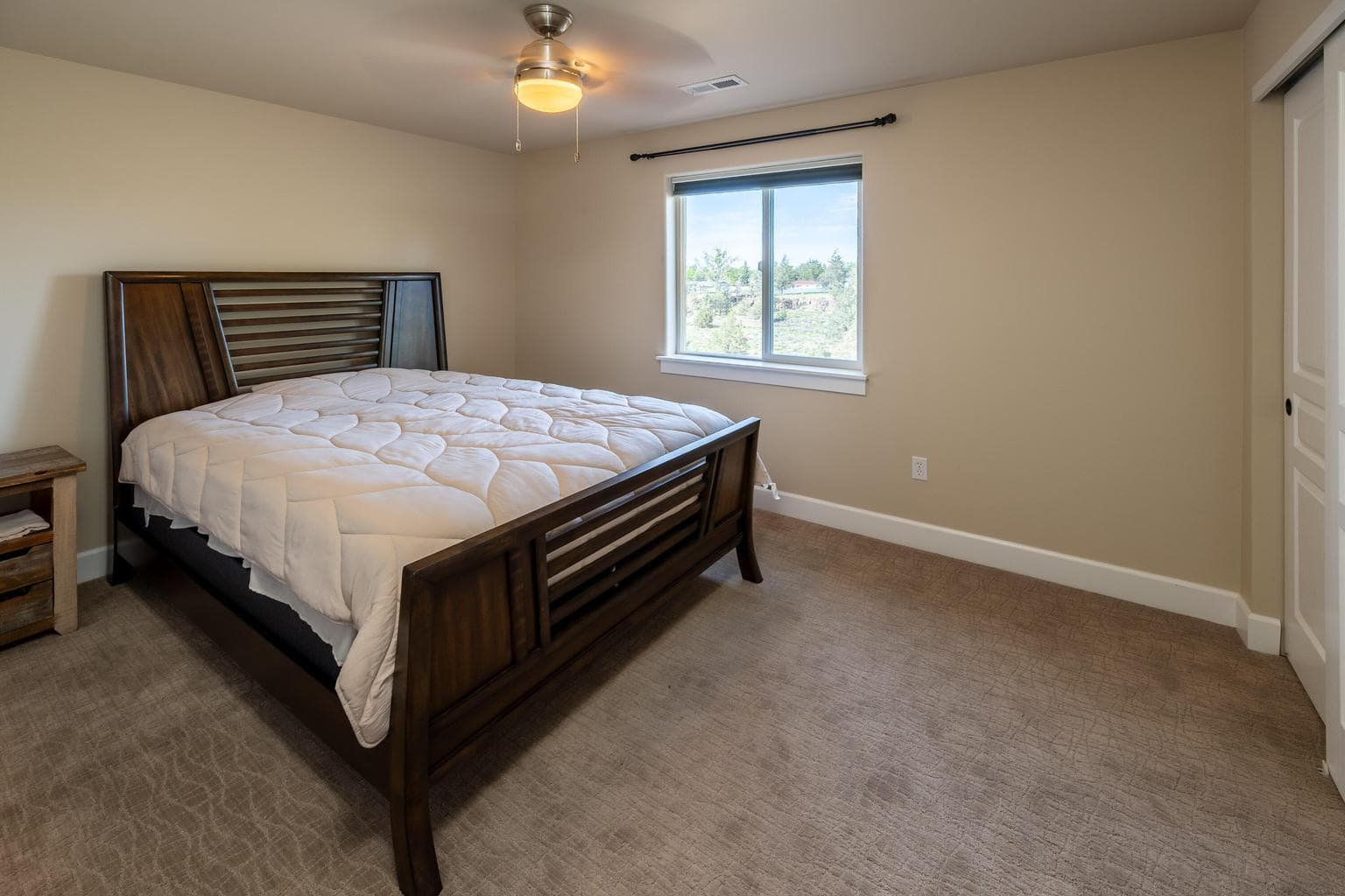 Photo of 1354 SW Rimrock Way 21 of 45