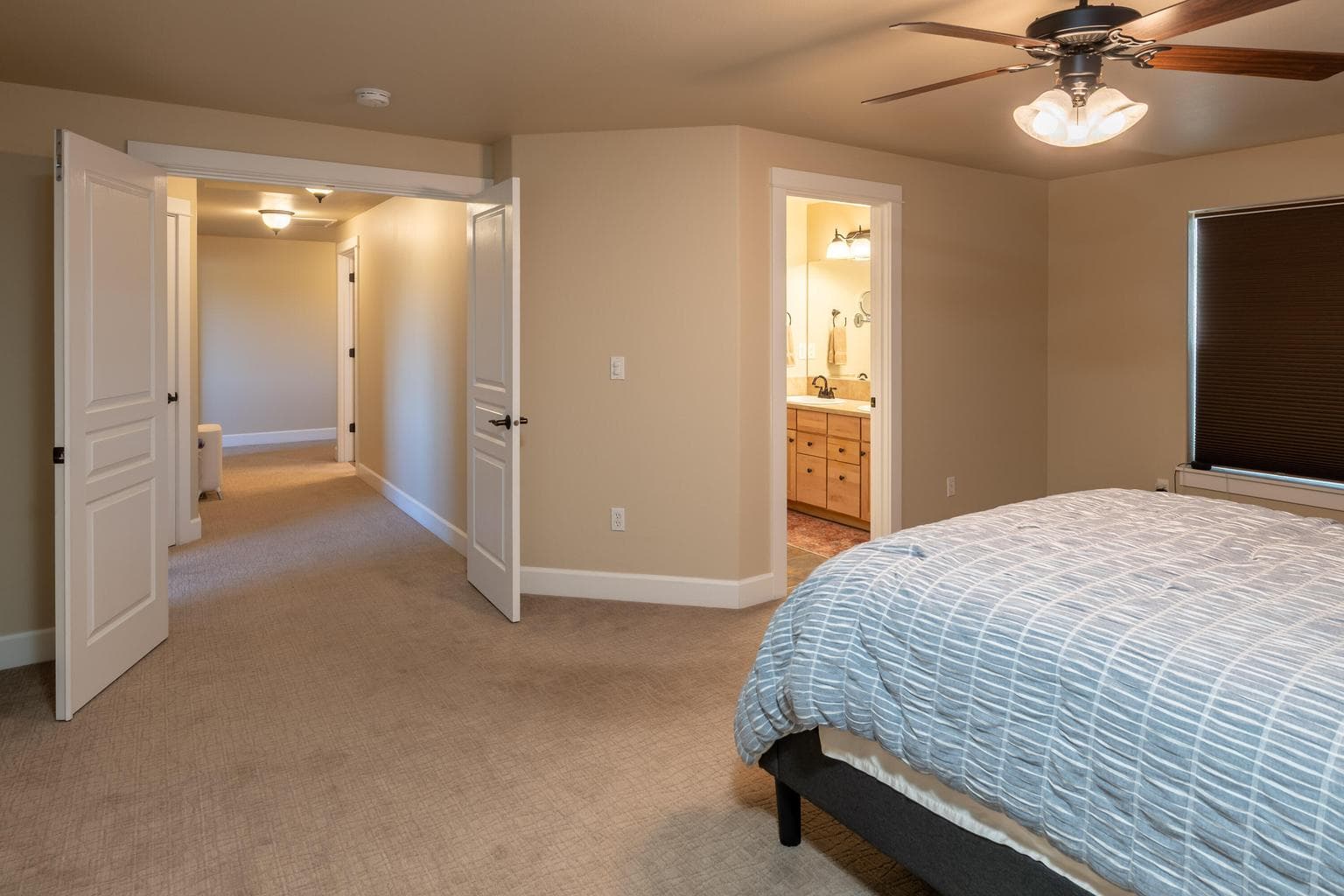 Photo of 1354 SW Rimrock Way 14 of 45