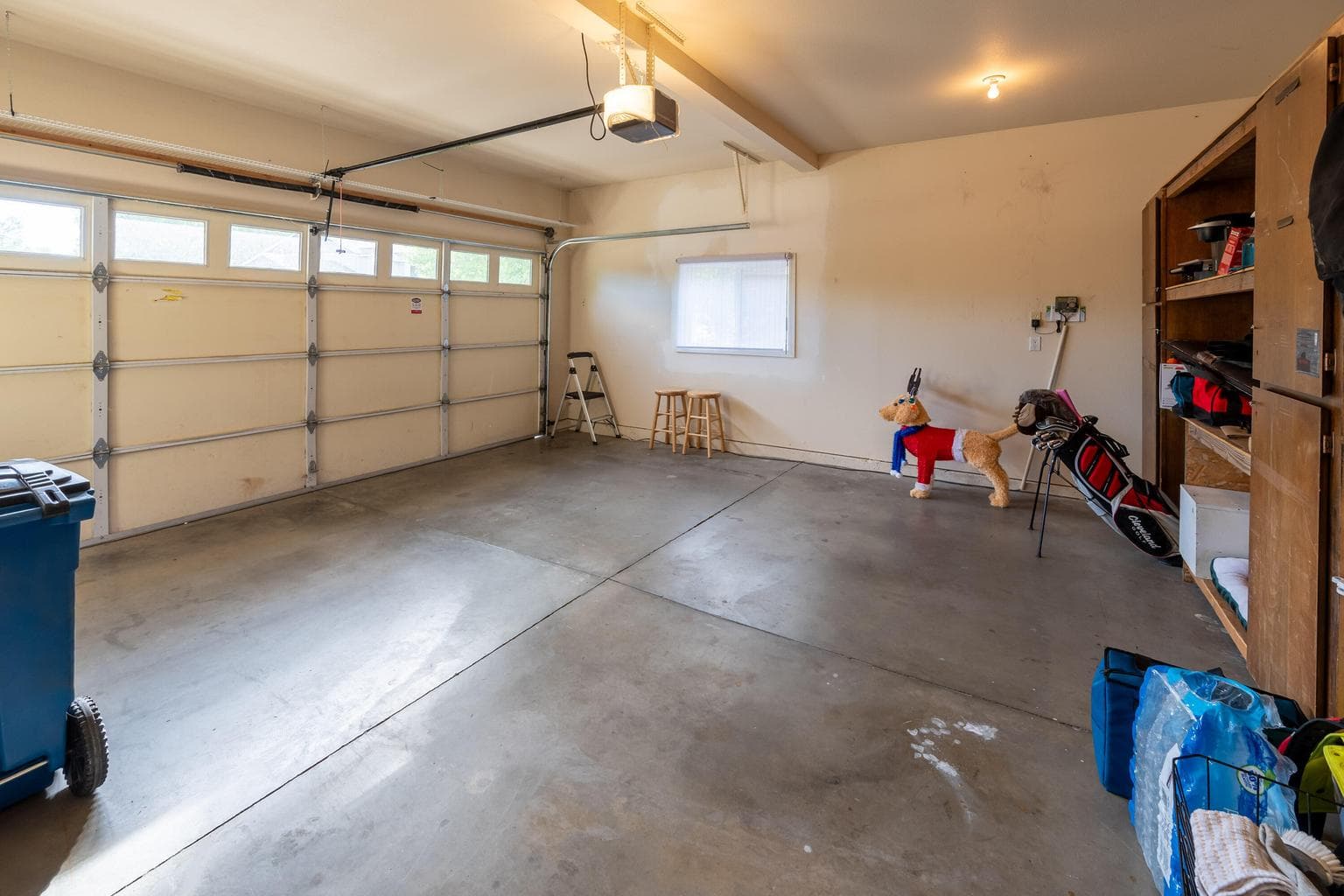 Photo of 1354 SW Rimrock Way 39 of 45