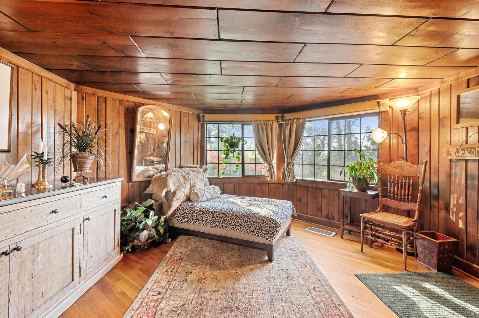 Photo of 1049 Lakeshore 2 of 16