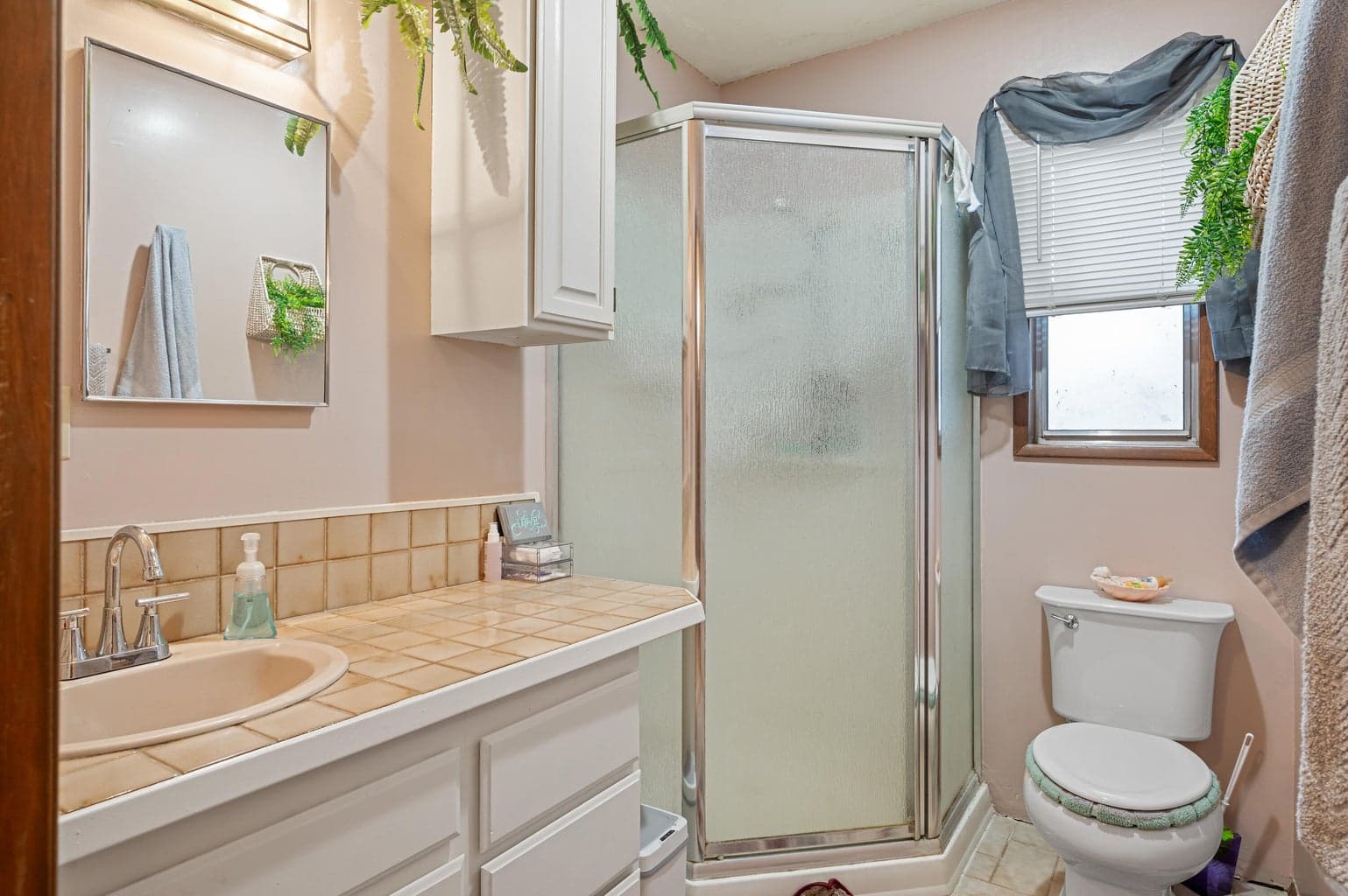 Photo of 1049 Lakeshore Drive 6 of 16