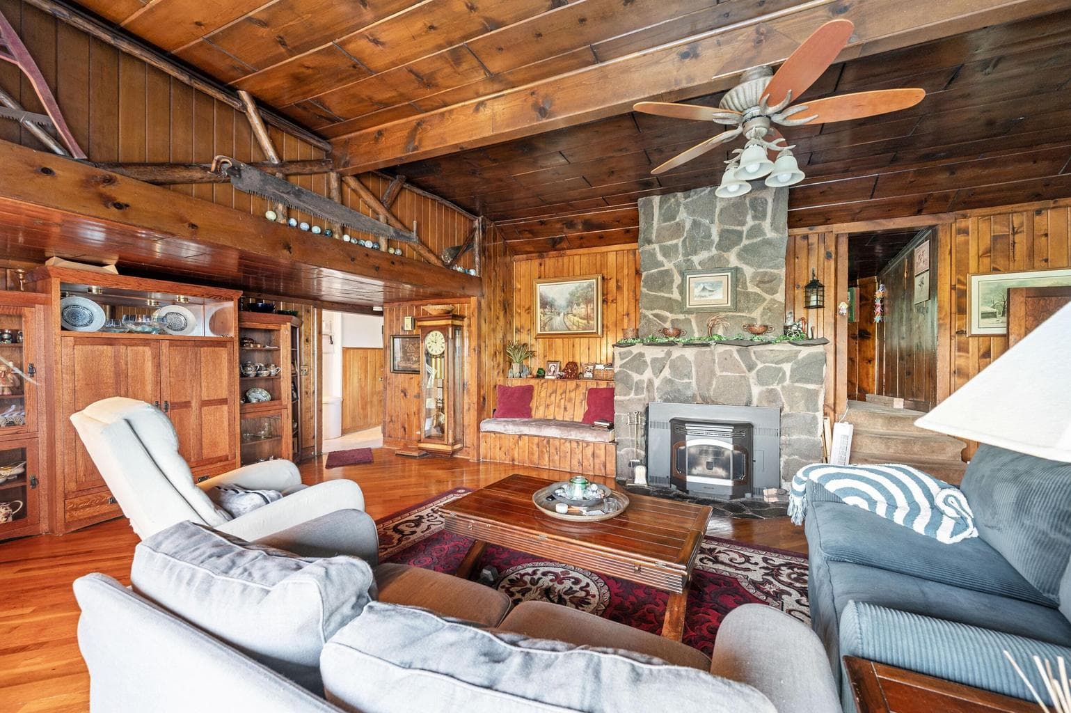 Photo of 1049 Lakeshore Drive 2 of 16