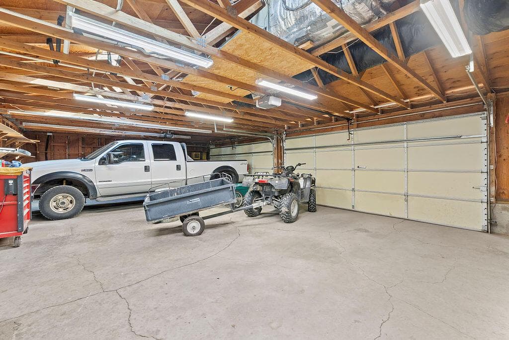Photo of 2261 NE Sunrise Lane 30 of 42