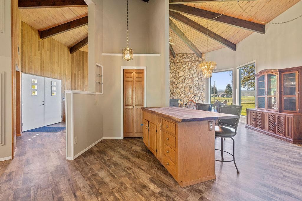 Photo of 2261 NE Sunrise Lane 14 of 42