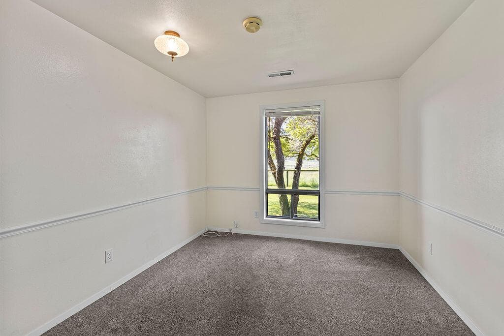 Photo of 2261 NE Sunrise Lane 22 of 42