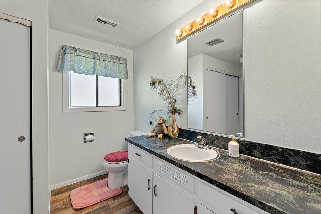 Photo of 2261 NE Sunrise Lane 26 of 42