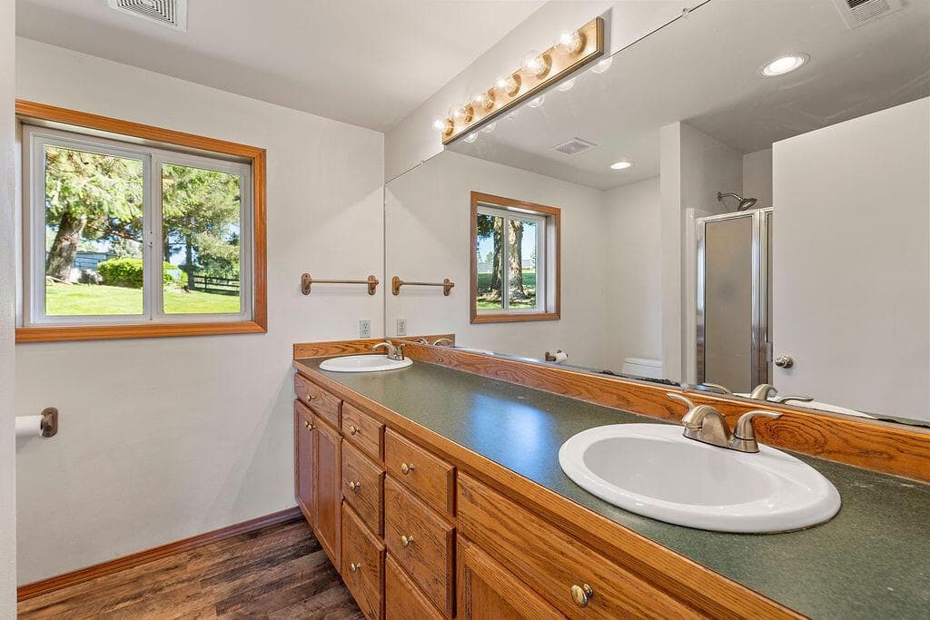Photo of 2261 NE Sunrise Lane 20 of 42